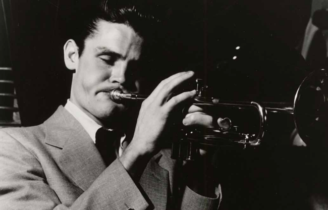 El músico de jazz Chet Baker en concierto
